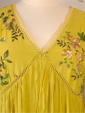 J Gee Dress Size 1X Chartreuse Boho Gauze Embroidered  Florals Lined V-Neck